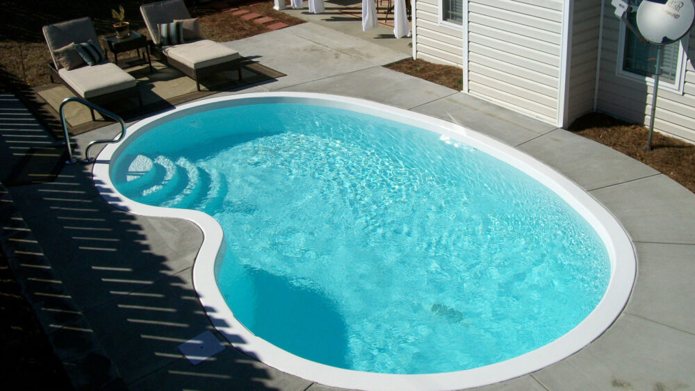 Understanding Gelcoat Surfaces In Fiberglass Pools